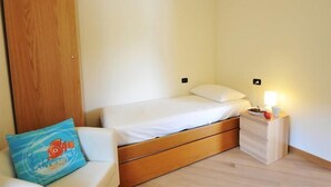 7 bedrooms, iron/ironing board, WiFi (surcharge), bed sheets - Villa Apollo (Oliveto Lario)
