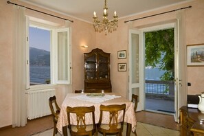 Villa, 4 camere da letto | Pasti in camera