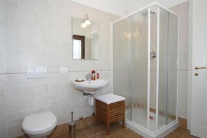 Villa, 4 camere da letto | Bagno | Doccia, soffione a pioggia, set di cortesia gratuito, asciugacapelli