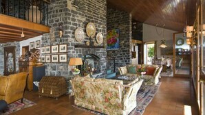 Villa, 3 Bedrooms | Living room | 24-inch TV with digital channels, DVD player - Bellavista Di Bellagio (Bellagio)