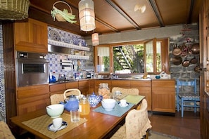 Villa, 3 Schlafzimmer | Eigene Küche | Ofen, Herdplatte, Geschirrspüler, Kochgeschirr/Geschirr/Besteck