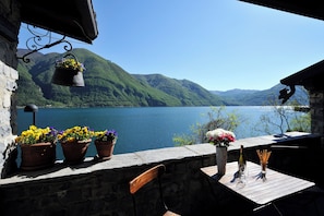 Honeymoon-Villa, Mehrere Schlafzimmer, Seeseite (La Torre Di Porlezza) | Balkon