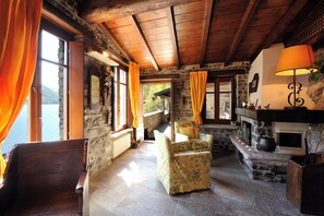 Honeymoon-Villa, Mehrere Schlafzimmer, Seeseite (La Torre Di Porlezza) | Innenbereich