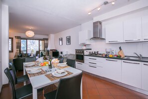 Familienapartment, Mehrere Schlafzimmer, Bergseite (Bellavista Grande) | Speisen