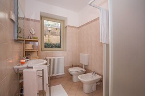 Apartment, 1 Schlafzimmer | Badezimmer | Dusche, Regendusche, Haartrockner, Bidet