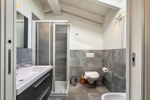 Family Apartment, Multiple Bedrooms, 2 Bathrooms, Mountainside (Mansarda di Pianello) | Bathroom | Shower, rainfall showerhead, hair dryer, bidet