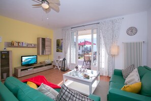 Familien-Stadtwohnung, Mehrere Betten, 2 Bäder, zum Garten hin (Casa Margareta) | Wohnzimmer