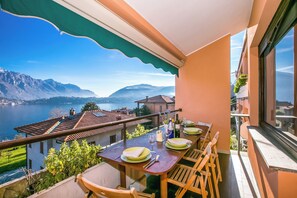 Familjelägenhet - flera sovrum - 2 badrum - intill bergen (Cadenabbia Fantastico) | Restaurang utomhus