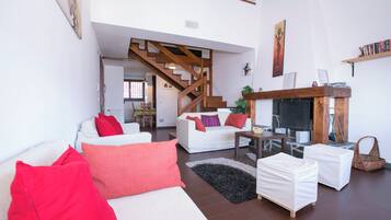 Family Apartment, Multiple Bedrooms, 2 Bathrooms, Mountainside (Cadenabbia Fantastico) | Living area | 21-inch flat-screen TV with cable channels, TV, fireplace