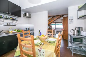 Appartement familial, 3 chambres, 2 salles de bains, côté montagne (Cadenabbia Fantastico) | Cuisine privée | Réfrigérateur, four à micro-ondes, un four, surface de cuisson