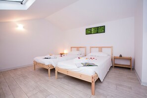 Family Apartment, Multiple Bedrooms, 2 Bathrooms, Mountainside (Cadenabbia Fantastico) | 3 bedrooms, iron/ironing board, WiFi, bed sheets - Cadenabbia Fantastico (Griante)