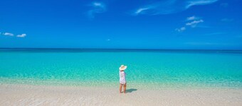 7 Mile Beach Beach Club and Pool Pavilion. Ocean views from Roof Terrace 