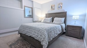 1 室のベッドルーム、デスク、アイロン / アイロン台、WiFi (無料)