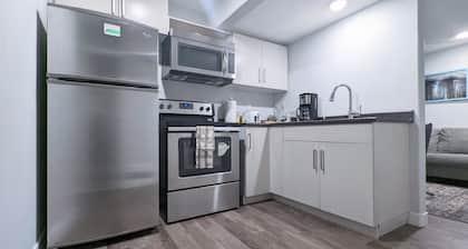 Über-clean, cozy, private suite - Stonebridge