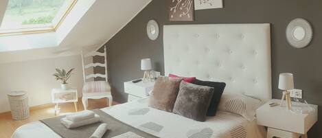 2 soverom, skrivebord, strykejern/-brett og wi-fi