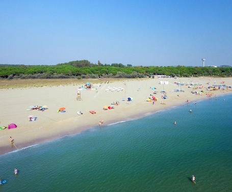 Playa privada, arena blanca, traslado desde/hacia la playa gratis
