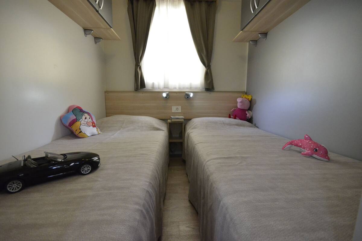 Mobile Home, 3 Bedrooms | In-room safe, blackout curtains, free WiFi, bed sheets
