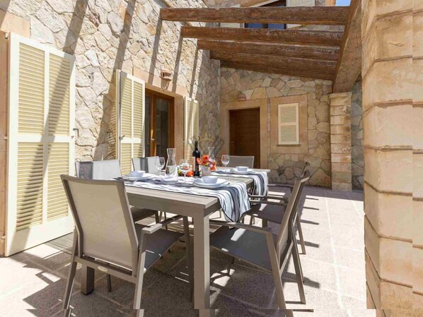 Outdoor dining