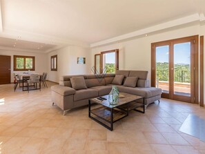 Televisie en een open haard