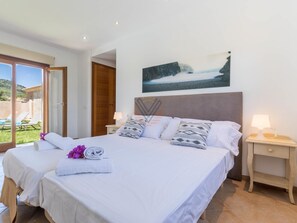 2 slaapkamers, een strijkplank/strijkijzer, internet, beddengoed