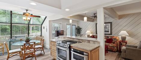 Refrigerador, microondas, horno, placa de cocina