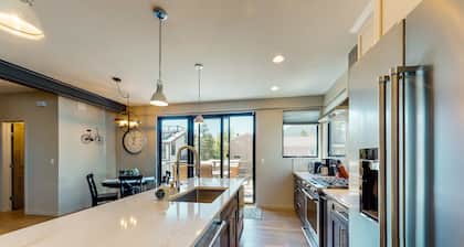 Family-friendly home near town with a private hot tub, balcony, & gas fireplace