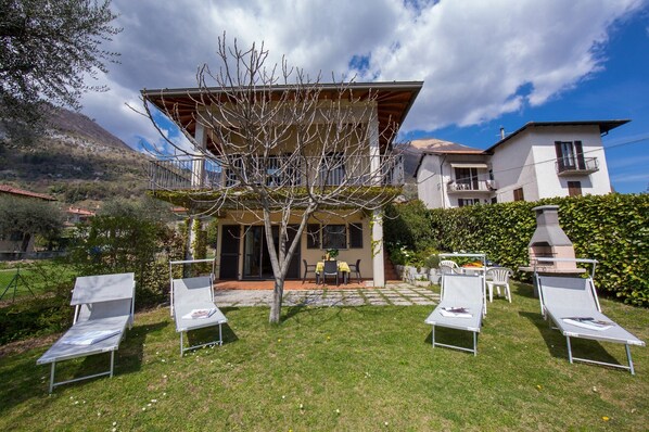 Front of property - Giardino Fiorito (Tremezzina)