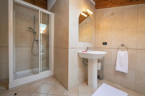 Family Villa, Multiple Bedrooms, Mountainside (Villa Louise) | Bathroom | Separate tub and shower, rainfall showerhead, hair dryer, bidet - Villa Louise (San Siro)