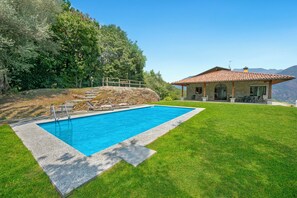 Villa Familiale, plusieurs chambres, côté montagne (Villa Louise) | Piscine