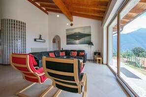 24-inch flat-screen TV with satellite channels, TV, stereo - Villa Louise (San Siro)