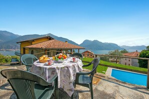 Villa Familiale, plusieurs chambres, côté montagne (Villa Louise) | Terrasse/Patio