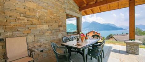 Villa familiare, 5 camere da letto, lato montagna (Villa Louise) | Ristorazione all'aperto