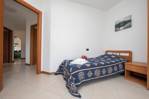 5 عدّة غرف نوم ومكواة/لوح كي وواي فاي وملاءات أسرّة