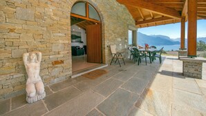 Familievilla, 5 soverom, balkong, ved fjell (Villa Louise) | Terrasse/patio