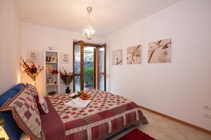 Departamento familiar, varias habitaciones, junto a la montaña (Vista d'Oro Ulivo Apt. 4) | 2 habitaciones, tabla de planchar con plancha, wifi y ropa de cama 