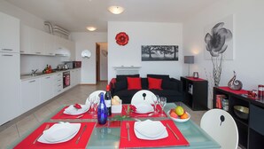Familienapartment, Mehrere Schlafzimmer, Bergseite (Vista d'Oro Ulivo Apt. 4) | Wohnbereich