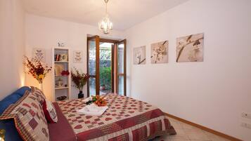 Family Apartment, Multiple Bedrooms, Mountainside (Vista d'Oro Ulivo Apt. 4) | 2 bedrooms, iron/ironing board, WiFi, bed sheets