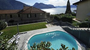 A swimming pool with a view of mountains and a lake. - Le Vele Terrazzo (San Siro)