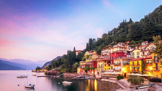 A waterfront town with colorful buildings, boats docked along the shore, and a calm lake. - Vista d'Oro Ulivo Apt. 8 (Perledo)