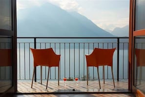 Familienapartment, 1 Doppelbett und Schlafsofa, Bergseite (Vista d'Oro Ulivo Apt. 11) | Balkon