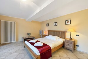 Family Townhome, Multiple Bedrooms, 2 Bathrooms, Mountainside (Clubhouse) | 4 bedrooms, iron/ironing board, WiFi, bed sheets