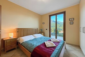 4 habitaciones, tabla de planchar con plancha, wifi y ropa de cama 