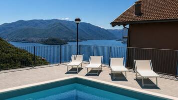 Appartement Familial, 1 chambre, balcon, côté montagne (Vista d'Oro Ulivo Apt. 7) | Piscine | Piscine extérieure (ouverte en saison)