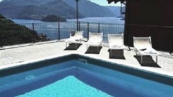 Piscine extérieure (ouverte en saison)