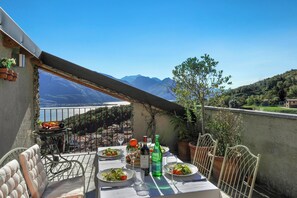 Familie appartement, meerdere slaapkamers, uitzicht op gebergte (Belmonte Terrazzo) | Uitzicht op het meer