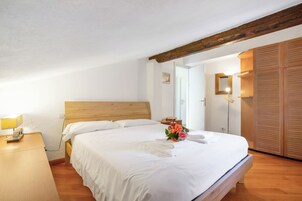 Family Apartment, Multiple Bedrooms, 2 Bathrooms (Bella Menaggio Panoramica) | 3 bedrooms, iron/ironing board, WiFi, bed sheets