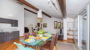 Family Apartment, 3 Bedrooms, 2 Bathrooms (Bella Menaggio Panoramica) | Dining - Bella Menaggio Panoramica (Menaggio)