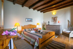 Standard-Stadtwohnung, Mehrere Betten, 2 Bäder, zum Garten hin (Casa Gallio) | 2 Schlafzimmer, Bügeleisen/Bügelbrett, WLAN, Bettwäsche