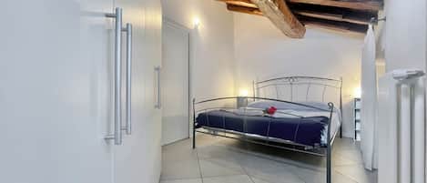 Familieleilighet, flere soverom, 2 bad (Menaggio Fantastico) | 3 soverom, wi-fi (mot et tillegg) og sengetøy