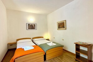 Departamento familiar, varias habitaciones, 2 baños, junto a la montaña (Gaeta 'Splendid Lake') | 2 habitaciones, wifi y ropa de cama 